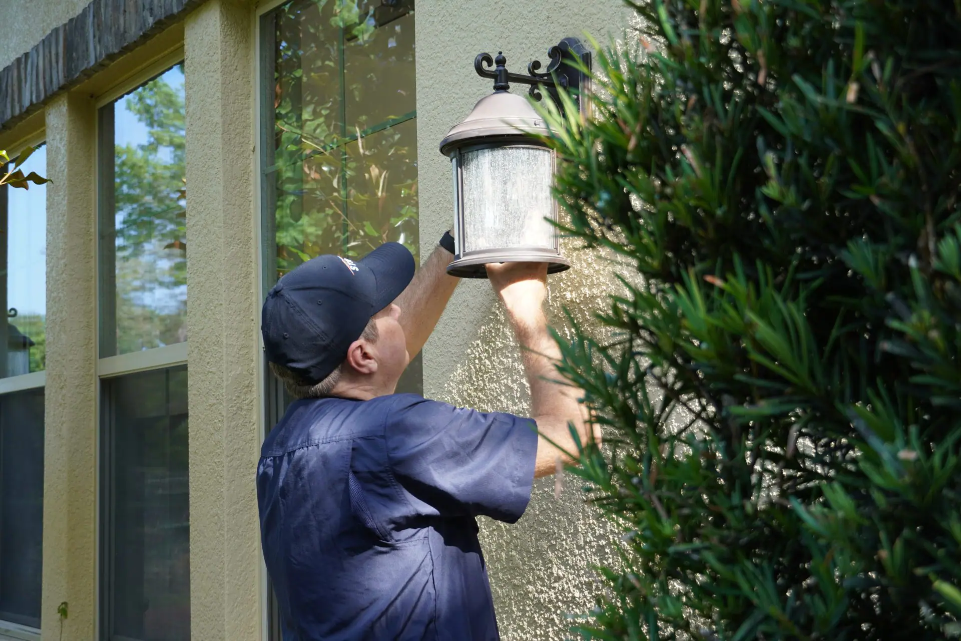 Strada Service Technician performing heating and cooling services by fixing thermostat