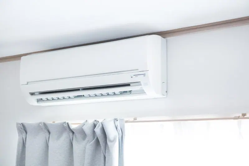 Sistema de aire acondicionado sin conductos sobre las ventanas
